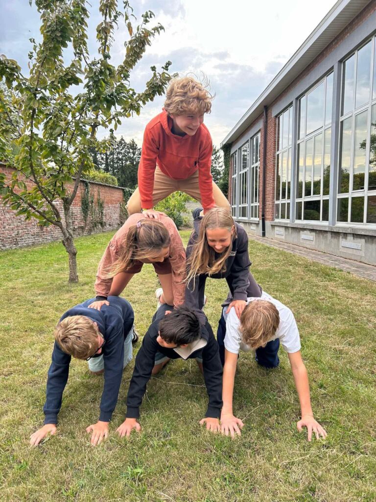 Piramide leden Op Post